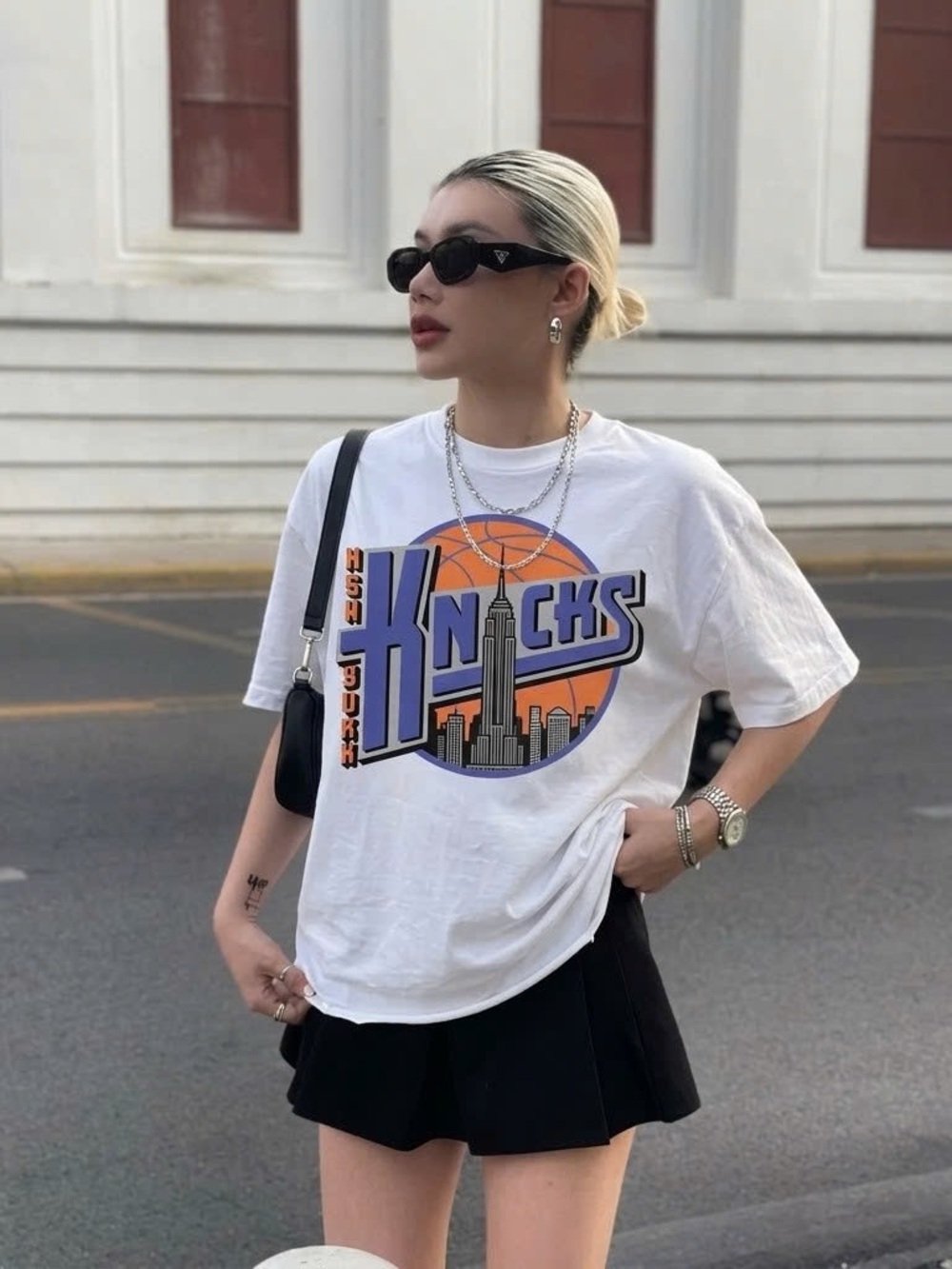 New York Knicks Graphic T-shirt - Retro - Style NBA tee Featuring The City Sky